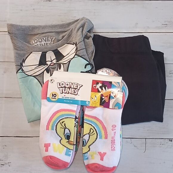 Women's Sleep Lounge Pajama & Socks Set - Picture 14 of 14